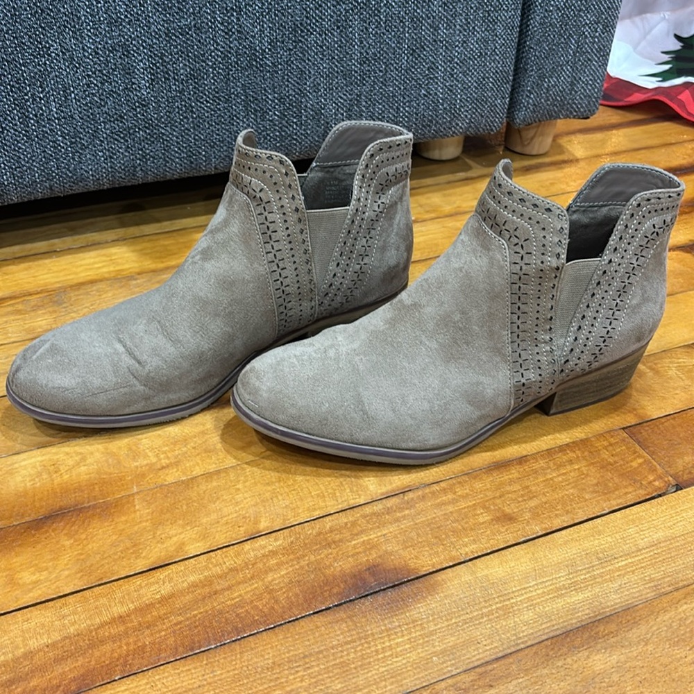 Mia size 9.5 boots